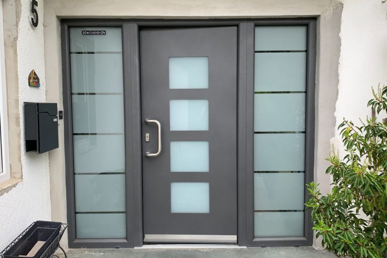 Neue Haustüre Eingebaute neue Haustüre